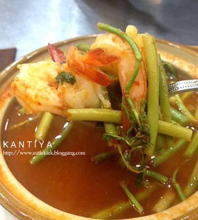 แกงส้มกุ้ง (150 บาท)  ที่ ร้านอาหาร ครัวในบ้าน
