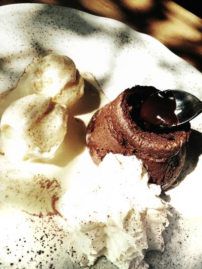 Chocolate Lava ที่ ร้านอาหาร ไล-บรา-รี่ (Library)