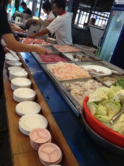 หมู ไก่ กุ้ง หอย ปลาก็มีนะ ที่ ร้านอาหาร บอยโพนยางคำ รัชดา36 หมู ไก่ กุ้ง หอย ปลาก็มีนะ ที่ ร้านอาหาร บอยโพนยางคำ รัชดา36