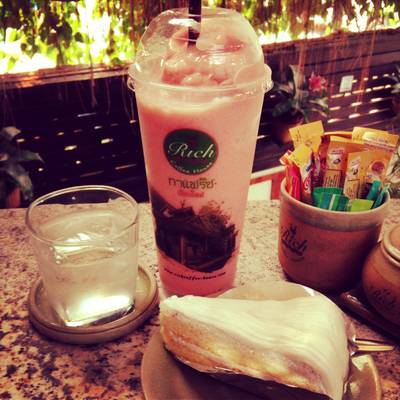 #Rich Coffee House. ;)) ที่ ร้านอาหาร Rich Coffee House