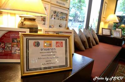 ร้านอาหาร Anna & Charlie's Cafe