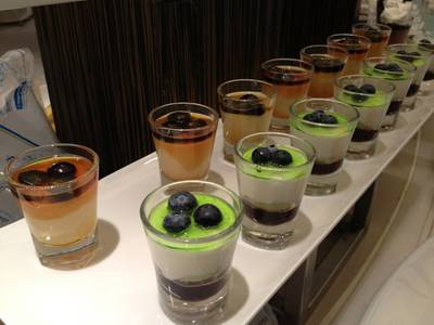 ขนมหวานหลากสี ที่ ร้านอาหาร Chatuchak Cafe Centara Grand @ Central Plaza Ladprao ขนมหวานหลากสี ที่ ร้านอาหาร Chatuchak Cafe Centara Grand @ Central Plaza Ladprao