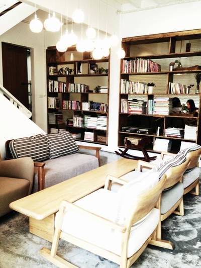 ร้านอาหาร ไล-บรา-รี่ (Library)