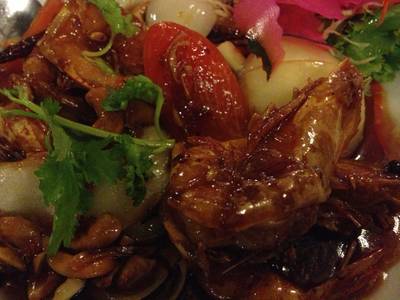 กุ้งผัดซอสมะขามเปียก ที่ ร้านอาหาร ปากน้ำซีฟู้ด