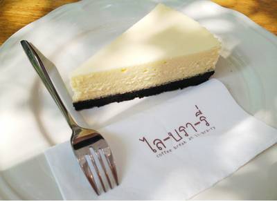 Cheesecake ที่ ร้านอาหาร ไล-บรา-รี่ (Library)
