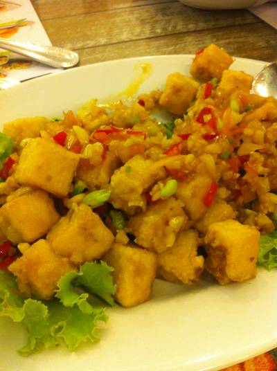 เต้าหู้ผัดพริกกระเทียม ที่ ร้านอาหาร Banana Leaf Promenade