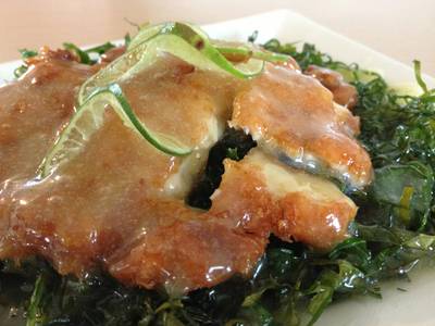 สลัดไก่ครีมซอสออกมาหน้าตาไม่เหมือนในเมนู ที่ ร้านอาหาร เลอนัว สลัดไก่ครีมซอสออกมาหน้าตาไม่เหมือนในเมนู ที่ ร้านอาหาร เลอนัว