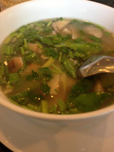 ต้มแซ่บหมูกระดูกอ่อน ที่ ร้านอาหาร บ้านส้มตำ ซอยศรีเวียง