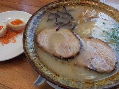 ตอนไม่ใส่ไข่ไม่ค่อยน่ากินเท่าไหร่เลยคับ > <" ที่ ร้านอาหาร Ramen Kio Rain Hill