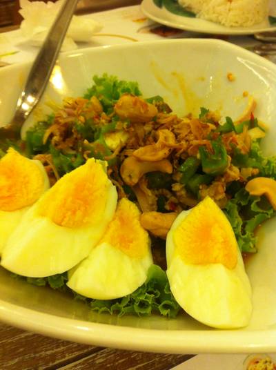 ยำถั่วพู ที่ ร้านอาหาร Banana Leaf Promenade