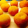 ลูกบอมบ์ อาหารทานเล่นยอดนิยม ของร้าน Ozio By Maprang ที่ ร้านอาหาร Ozio By Maprang