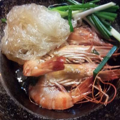 กุ้งอบวุ้นเส้น เนื้อแน่น เส้นเค็ม 5555 ที่ ร้านอาหาร สมศักดิ์ปูอบ