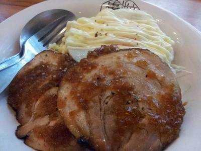 ชาชูด้ง ข้างบนเป็นไข่ดาวนะคับ ที่ ร้านอาหาร Ramen Kio Rain Hill