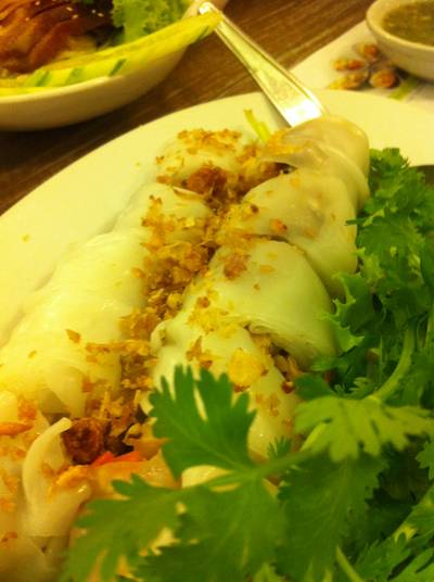 ก๋วยเตี๋ยวหลอดทรงเครื่อง ที่ ร้านอาหาร Banana Leaf Promenade