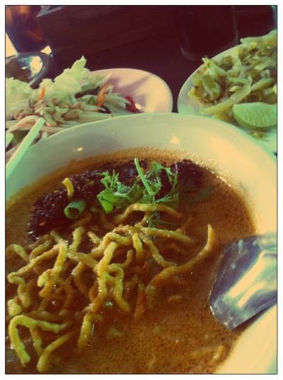 ข้าวซอยกระดูกอ่อน ที่ ร้านอาหาร ข้าวซอยลำดวน ฟ้าฮ่าม สาขา 2