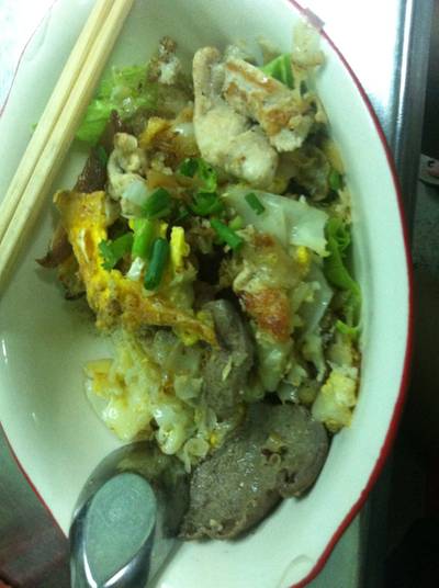 คั่วไก่ ที่ ร้านอาหาร คั่วชามเปล