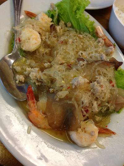 ยำสุ้นเส้น ที่ ร้านอาหาร ครัวในบ้าน