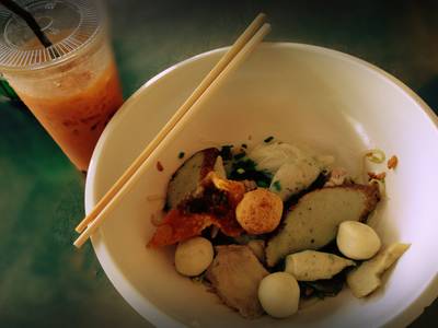 เล็กแห้งลูกชิ้นปลาพิเศษ ที่ ร้านอาหาร ต.รุ่งโรจน์ ลูกชิ้นปลา เล็กแห้งลูกชิ้นปลาพิเศษ ที่ ร้านอาหาร ต.รุ่งโรจน์ ลูกชิ้นปลา