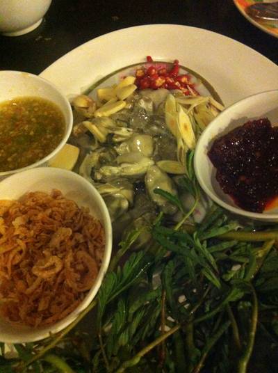 หอยนางรมทรงเครื่องให้มาเยอะมากครับสองคนกินไม่หมดเลย ที่ ร้านอาหาร ครัวไอทะเล