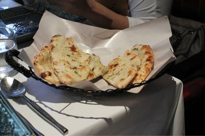 Chesse naan ที่ ร้านอาหาร Indus