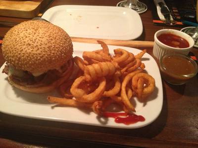 Yummmm ที่ ร้านอาหาร Bangkok Burger Co. ทองหล่อ 10
