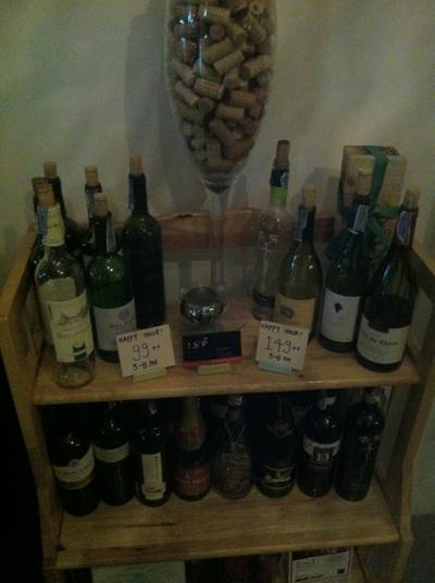 มุมไวน์ ที่ ร้านอาหาร Sip Wine Bar