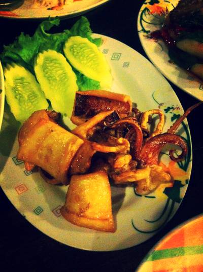 ปลาหมึกแดดเดียวครับ กรอบนอกกรุบในอร่อยมาก ที่ ร้านอาหาร ครัวไอทะเล