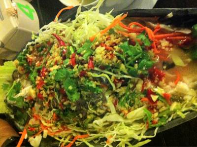 กระพงนึ่งมะนาวรสชาติจัดจ้านมากครับอร่อยครับ ที่ ร้านอาหาร ครัวไอทะเล