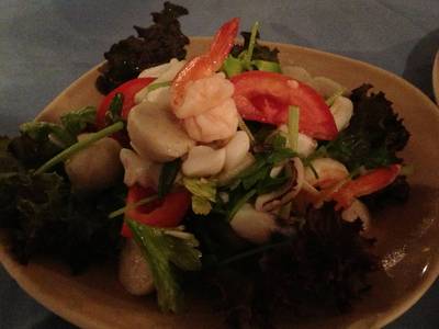 ยำรวมมิตรทะเล ที่ ร้านอาหาร ร้านสมมาส