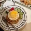 ข้าวผัดแซลมอล ที่ ร้านอาหาร Fuji มาบุญครอง