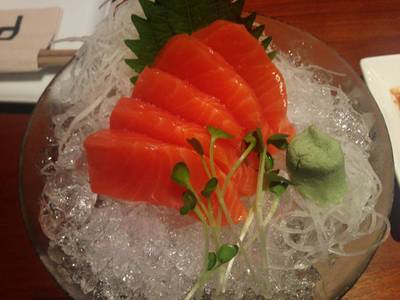 Salmon Sashimi ที่ ร้านอาหาร ปลาดิบ