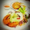 สลัดไก่เวียดนามกับกุ้งกะเบืีอง รสชาตธรรมดาิ ที่ ร้านอาหาร แอมเฮือง