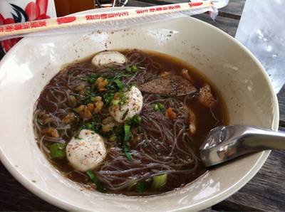 ก๋วยเตี๋ยวเรือ ชามใหญ่ ที่ ร้านอาหาร ท่าฉลอง พลาซ่าลากูน
