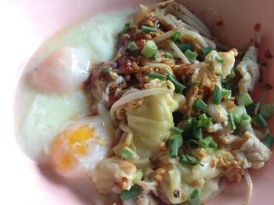 เกี๊ยวยำแห้ง ที่ ร้านอาหาร โกบู้รสซิ่ง เสรีไทย 7