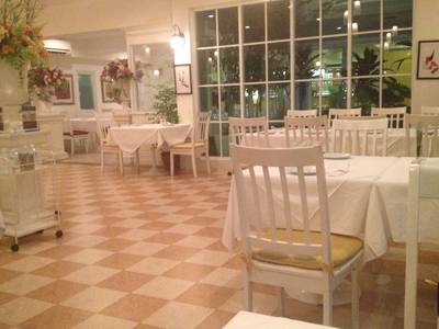 บรรยากาศในร้านจ้า ที่ ร้านอาหาร The Anna Restaurant & Art Gallery