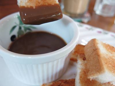 ขนมปังปิ้ง+สังขยากาแฟ ชุดละ 60 บาท  ที่ ร้านอาหาร JC Coffee Gallery
