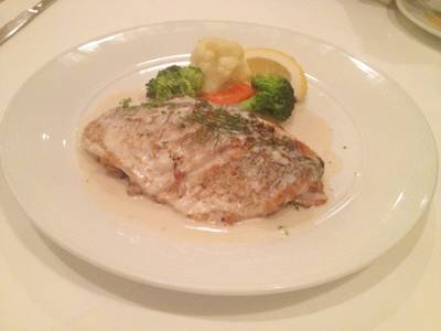 สเต็กปลากระพงครีมซ้อส ที่ ร้านอาหาร The Anna Restaurant & Art Gallery