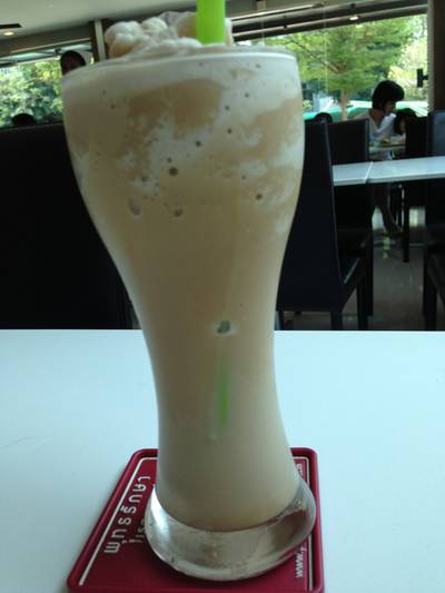 ลาเต้ปั่น ที่ ร้านอาหาร พุทธรักษา เรสเทรอง