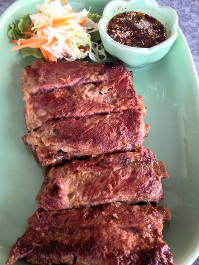 ซี่โครงหมูอบน้ำผึ้ง ที่ ร้านอาหาร Steak Lao Piyarom Sports Club