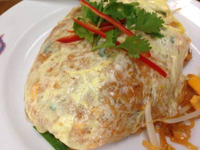 ผัดไทยห่อไข่่ ที่ ร้านอาหาร ผัดไทยทิพย์สมัย (ผัดไทยประตูผี)