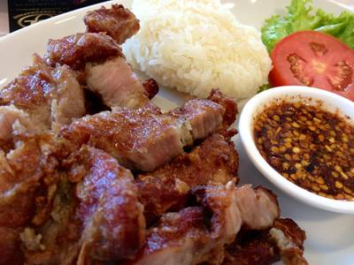 จิ๊ผา หมูทอดนุ่มมาก ที่ ร้านอาหาร ลูกไก่ทอง