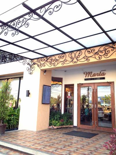 ประตูทางเข้าหน้าร้าน ที่ ร้านอาหาร Maria Pizzeria & Restaurant