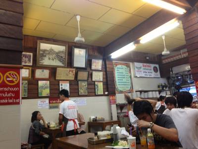บรรยากาศในร้าน ที่ ร้านอาหาร ผัดไทยทิพย์สมัย (ผัดไทยประตูผี)