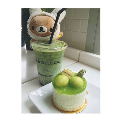 Matcha Latte & Japanese Melon Jelly Mouuse ที่ ร้านอาหาร Dean & Deluca ช่องนนทรี