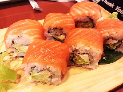 แซลม่อนโรล 280 บาท ไส้ครีมชีส ที่ ร้านอาหาร Uta-Andon Isetan