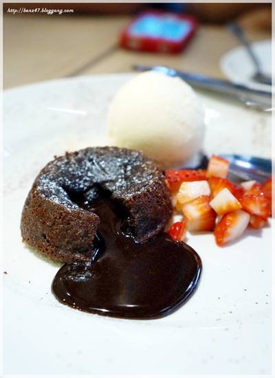 ช็อคลาวาเยิ้ม ๆ กับไอศครีมเย็น ๆ ^^ ที่ ร้านอาหาร After You Dessert Cafe La Villa ช็อคลาวาเยิ้ม ๆ กับไอศครีมเย็น ๆ ^^ ที่ ร้านอาหาร After You Dessert Cafe La Villa