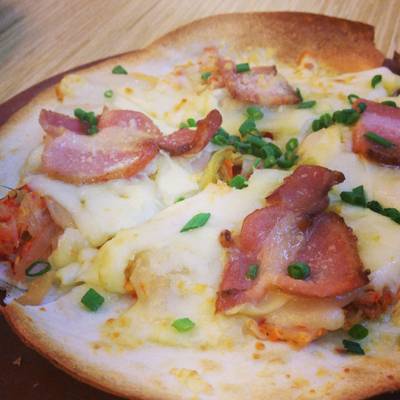 Bacon & Kimchi Pizza ที่ ร้านอาหาร Pasta De Waraku CentralWorld