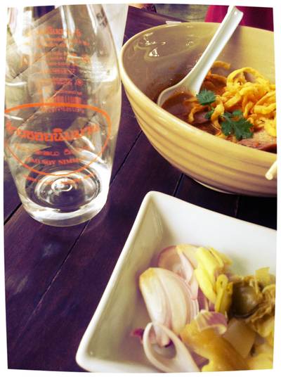 ข้าวซอยหมูทอด~^ลำ้แต้ๆจ้าวววว ที่ ร้านอาหาร ข้าวซอยนิมมาน