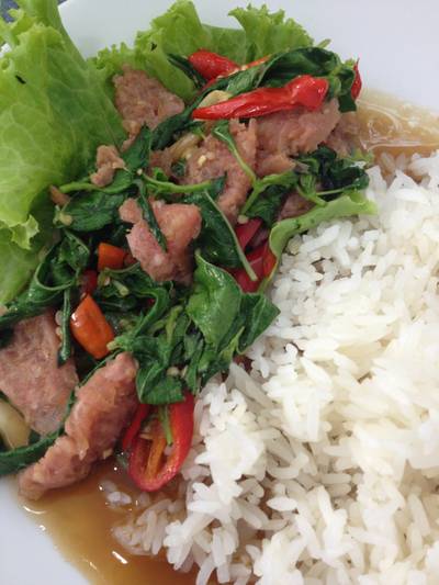 กระเพราแหนม ที่ ร้านอาหาร ปทุมเค้ก