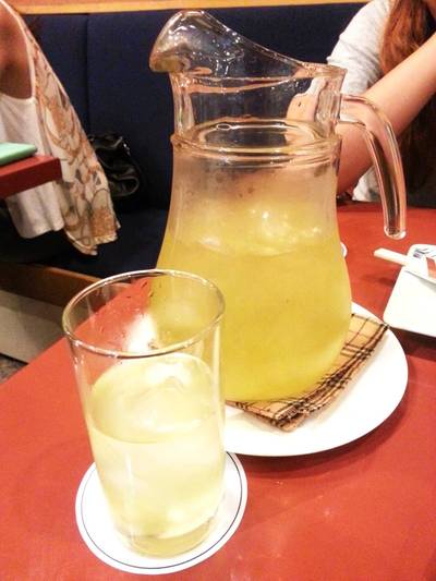 ชาเขียวมาเป็นเหยือก คนละ30 บาท ที่ ร้านอาหาร Uta-Andon Isetan